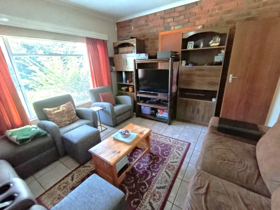 4 Bedroom Property for Sale in Langenhovenpark Free State